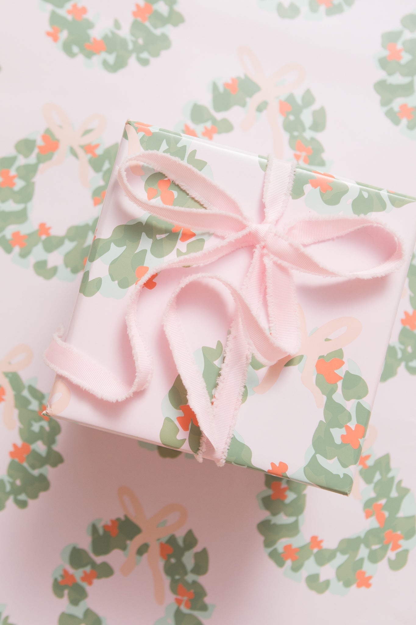 Wrapping Paper in Bianca Wreath Print